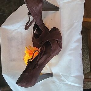 Marc Fisher Style: High Heel Sandal with Straps Size: 8 (US)Color: Brown